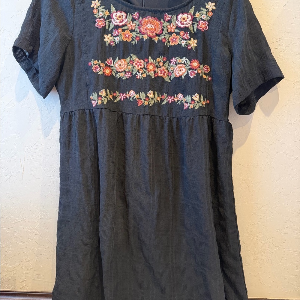 Savanna Jane Size Small floral black dress detailed